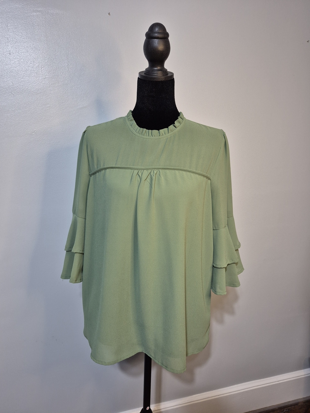 Monteau Sage Green Ruffle Neck Bell Sleeve Blouse Size Large - Picture 1 of 6
